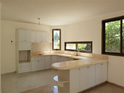 למכירה בית דו-משפחתי בשערי תקווה רוני יזדי נכסים ושיווק נדלן