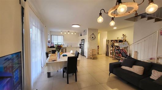 בתים למכירה בעץ אפרים רוני יזדי נכסים ושיווק נדלן