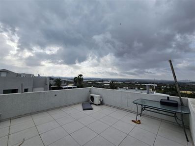 דירת 4 חדרים גדולה להשכרה באורנית רוני יזדי נכסים ושיווק נדלן