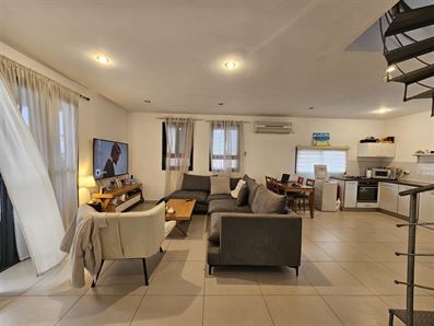 דירת 4 חדרים גדולה להשכרה באורנית רוני יזדי נכסים ושיווק נדלן