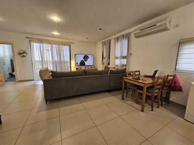 דירת 4 חדרים גדולה להשכרה באורנית רוני יזדי נכסים ושיווק נדלן