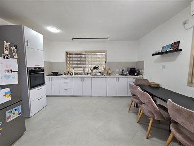דירת גן להשכרה באורנית עם חצר גדולה רוני יזדי נכסים ושיווק נדלן