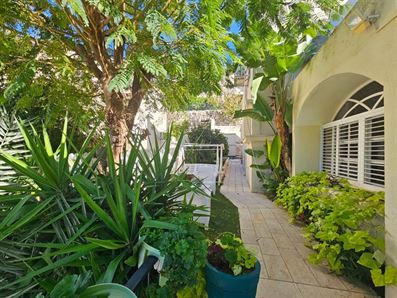 להשכרה בית פרטי גדול ומרווח בשערי תקווה רוני יזדי נכסים ושיווק נדלן