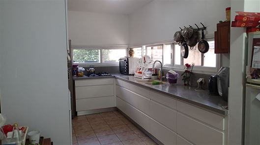 בית למכירה בשערי תקווה במיקום מבוקש רוני יזדי נכסים ושיווק נדלן