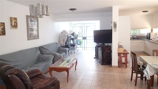 בית למכירה בשערי תקווה במיקום מבוקש רוני יזדי נכסים ושיווק נדלן