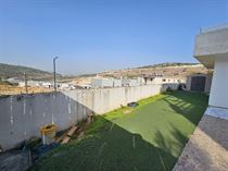 בעץ אפרים להשכרה בית 5 חדרים  בקומה אחת עם חצר רוני יזדי נכסים ושיווק נדלן