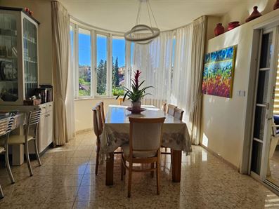 להשכרה בית פרטי גדול ומרווח בשערי תקווה רוני יזדי נכסים ושיווק נדלן