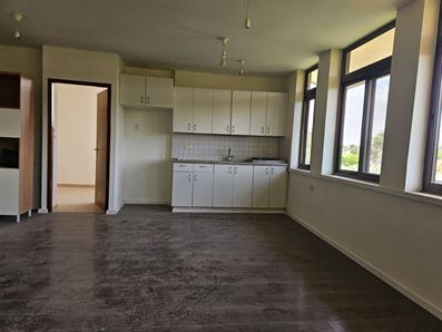 יחידת 2 חדרים גדולה להשכרה באורנית רוני יזדי נכסים ושיווק נדלן