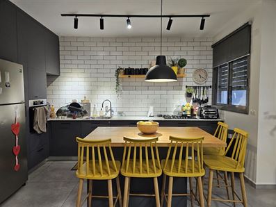 באורנית דירת 4 חדרים יפייפיה ונעימה עם מרפסת גדולה צופה לנוף פתוח רוני יזדי נכסים ושיווק נדלן