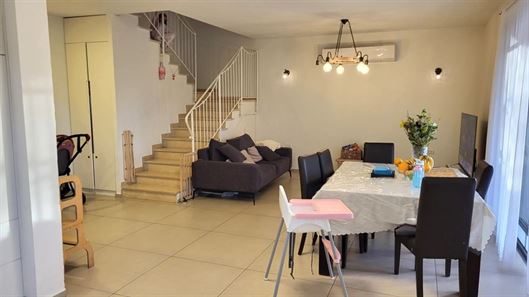 בתים למכירה בעץ אפרים רוני יזדי נכסים ושיווק נדלן