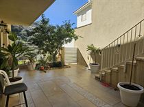 יחידת דיור 3 חדרים עם חצר להשכרה רוני יזדי נכסים ושיווק נדלן