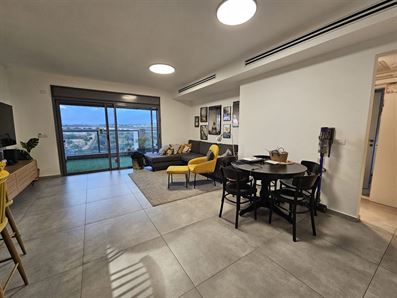 באורנית דירת 4 חדרים יפייפיה ונעימה עם מרפסת גדולה צופה לנוף פתוח רוני יזדי נכסים ושיווק נדלן