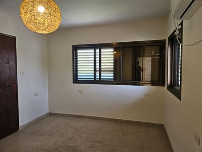 יחידת 2 חדרים גדולה להשכרה באורנית רוני יזדי נכסים ושיווק נדלן