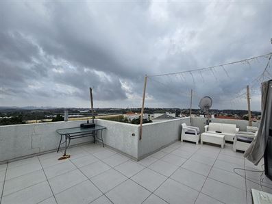 דירת 4 חדרים גדולה להשכרה באורנית רוני יזדי נכסים ושיווק נדלן