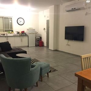 להשכרה בעץ אפרים יחידה גדולה 3 חדרים רוני יזדי נכסים ושיווק נדלן