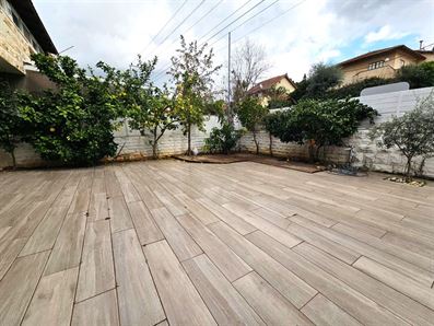 למכירה באורנית בית משופץ ונגיש עם חצר גדולה רוני יזדי נכסים ושיווק נדלן