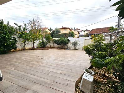 למכירה באורנית בית משופץ ונגיש עם חצר גדולה רוני יזדי נכסים ושיווק נדלן