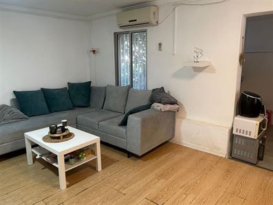 באורנית להשכרה יחידת דיור 2 חדרים עם חצר רוני יזדי נכסים ושיווק נדלן