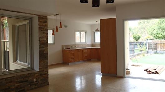 באורנית בית 6 חדרים במיקום מעולה עם כניסה שטוחה רוני יזדי נכסים ושיווק נדלן